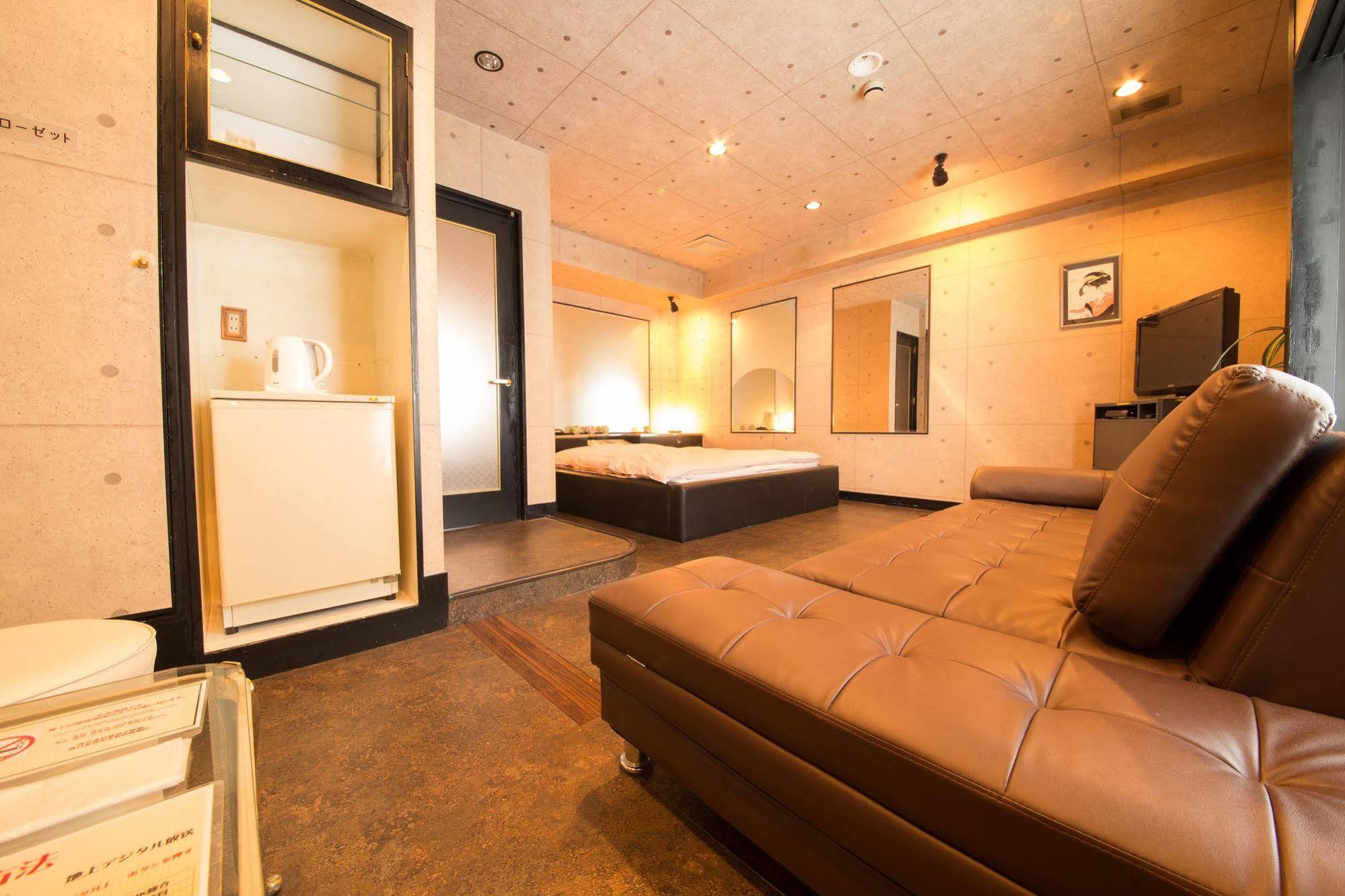 Hotel Candy Hall (Adults Only) Осака Экстерьер фото